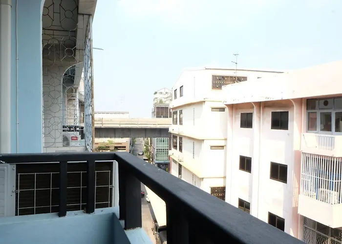 Sleep With Me - Bts Phra Khanong Hotel Bangkok