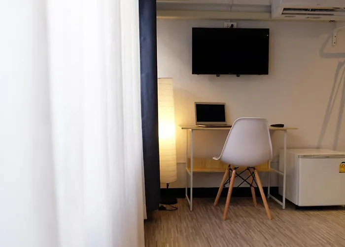 Sleep With Me - Bts Phra Khanong 3*