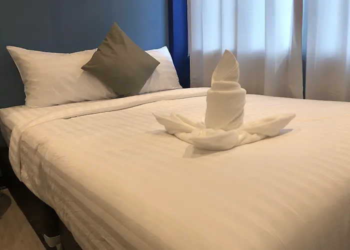 Sleep With Me - Bts Phra Khanong Hotel