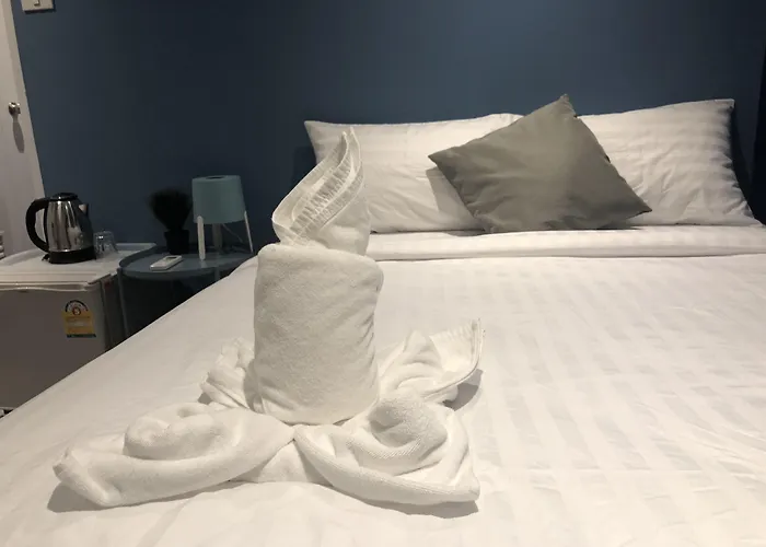Sleep With Me - Bts Phra Khanong Hotel