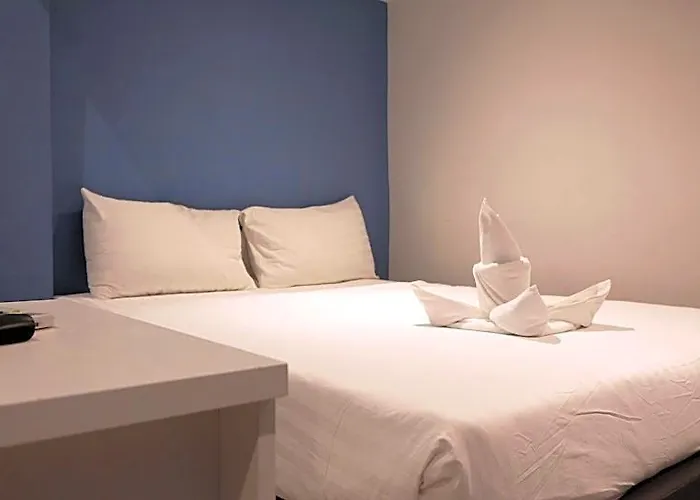 Sleep With Me - Bts Phra Khanong Hotel